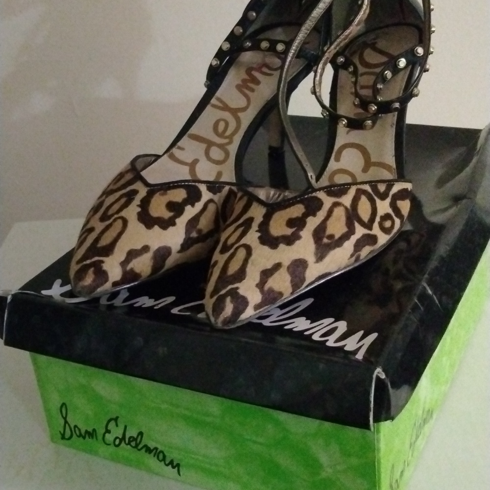 Women's Sam Edelman blk leather/Leopard heels.
